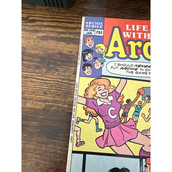 Life With Archie Comic No 258 January 1987 Dan DeCarlo Artwork Bagged Boarded - Picture 3 of 5